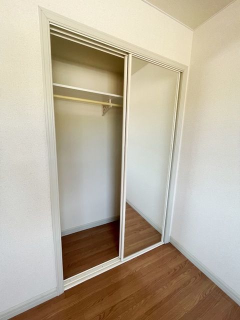 収納　長いコートも掛けられるクローゼット