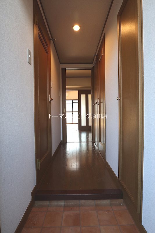 玄関　204号室写真