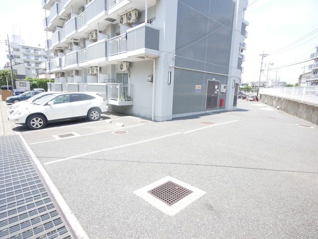 駐車場　★敷地内に駐車場がございます★