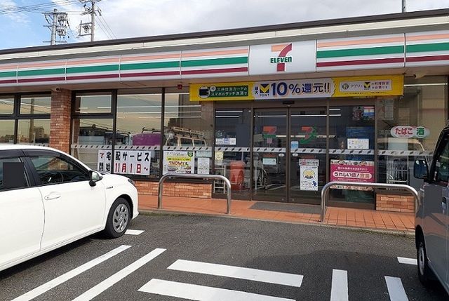 コンビニ　セブンイレブン（コンビニ）まで750m