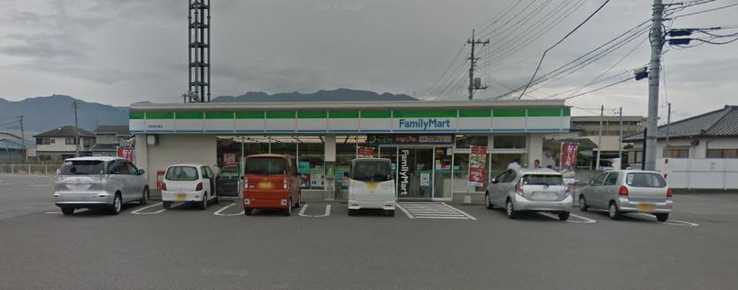 コンビニ　ファミリーマート 田富東花輪店（コンビニ）まで386m