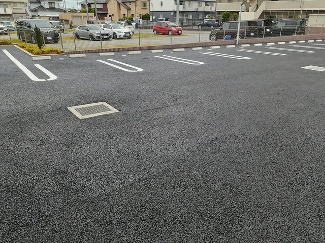 駐車場　駐車場に車を止められます