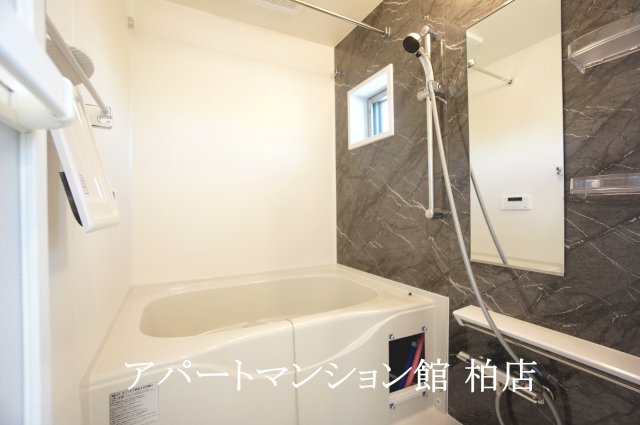 バス・シャワールーム　同施工会社、同型タイプです
