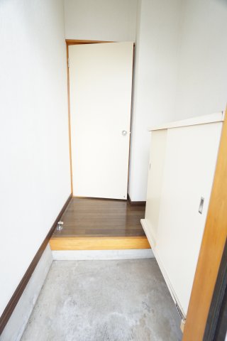 玄関　※同物件、同タイプの写真になります。