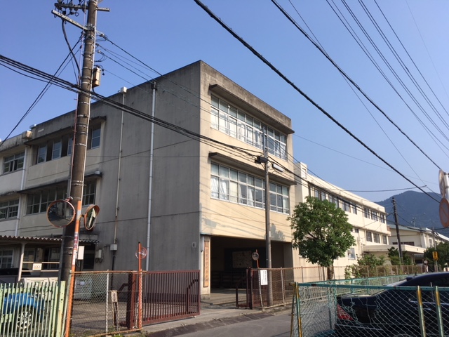 中学校　静岡市立服織中学校（中学校）まで1086m