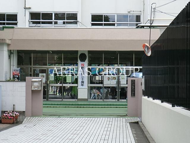 小学校　渋谷区立幡代小学校（小学校）まで485m