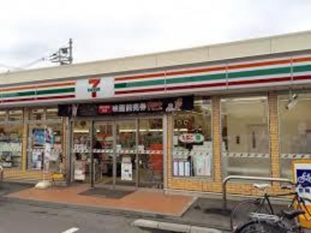 コンビニ　セブンイレブン（コンビニ）まで486m