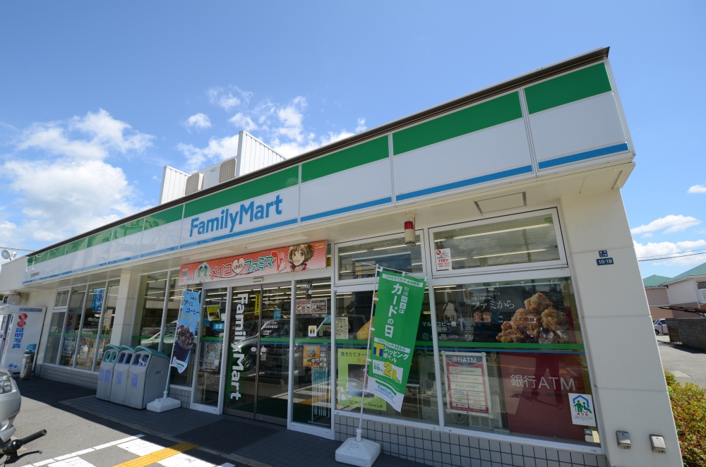 コンビニ　ファミリーマート宝塚警察署前（コンビニ）まで522m