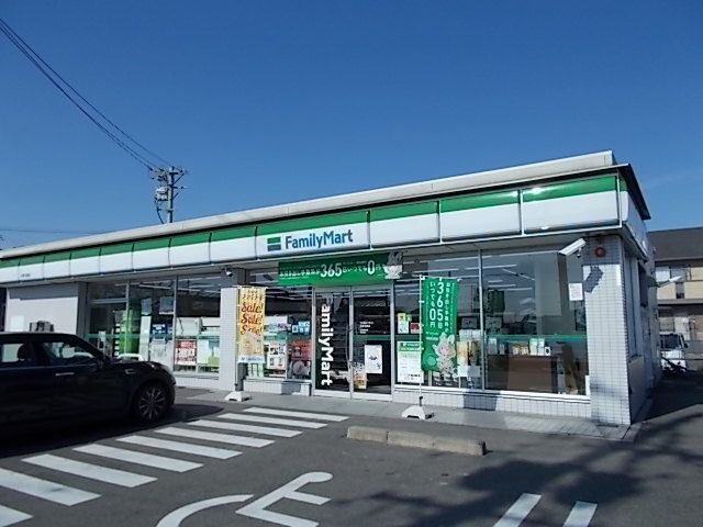 コンビニ　ファミリーマート岐阜北鶉店（コンビニ）まで200m