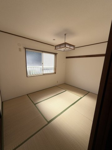 プレザントiの居間写真