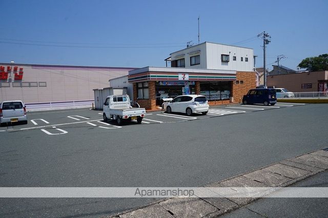 コンビニ　セブンイレブン（コンビニ）まで232m
