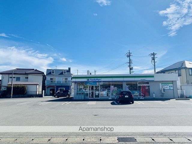 コンビニ　ファミリーマート（コンビニ）まで1332m
