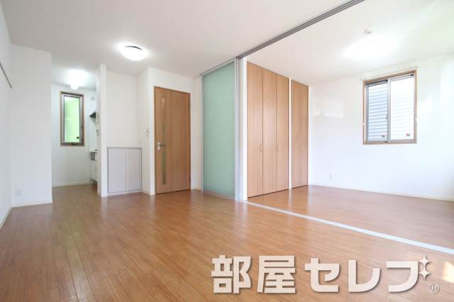 居室・リビング　広々したお部屋で生活しやすいですね。