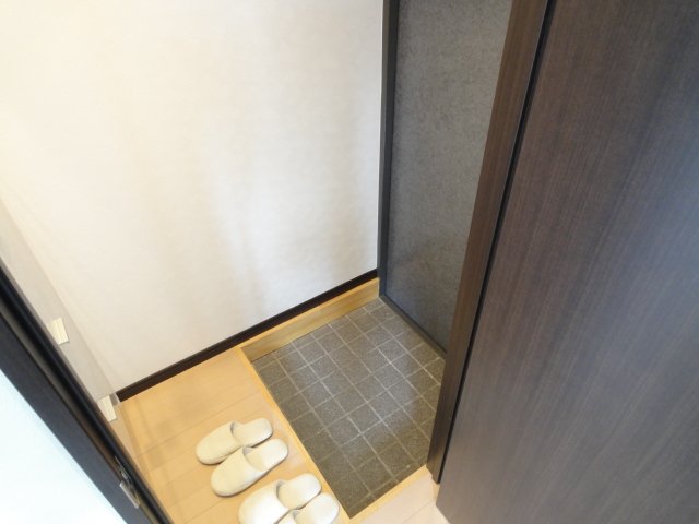 玄関　同物件別号室のものです。