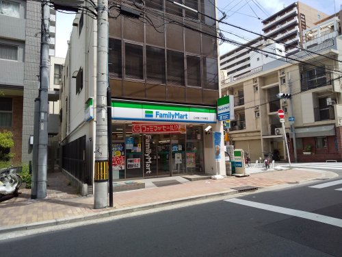 コンビニ　ファミリーマート 日本橋二丁目東店（コンビニ）まで166m