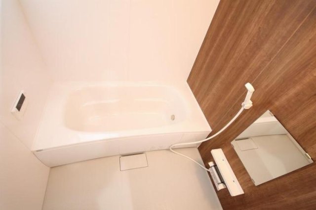 バス・シャワールーム　掲載写真は同型モデルを掲載しており実際のお部屋と仕様等が異な