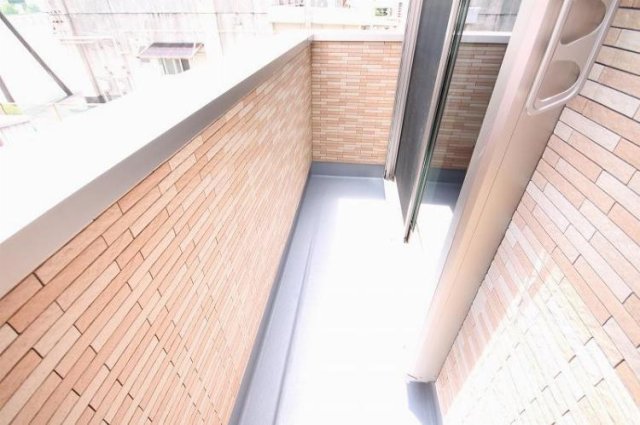 バルコニー　掲載写真は同型モデルを掲載しており実際のお部屋と仕様等が異な
