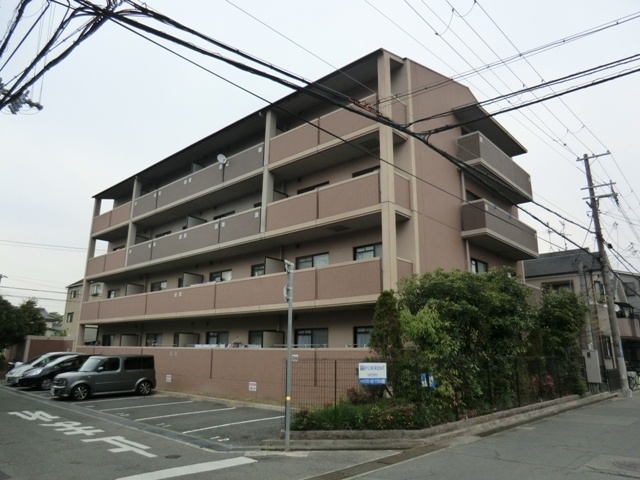 建物外観　宅配BOX付きで不在時も便利！
