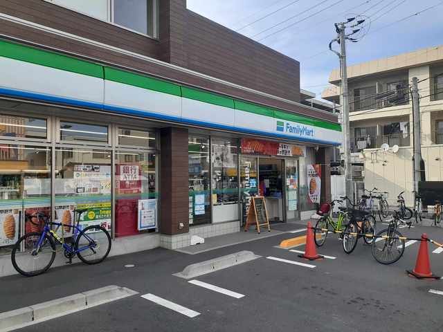 コンビニ　ファミリーマート岡大前店（コンビニ）まで1200m
