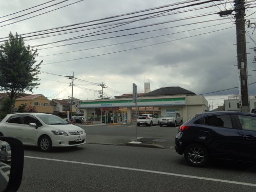 コンビニ　ファミリーマート 版画美術館入口店（コンビニ）まで799m