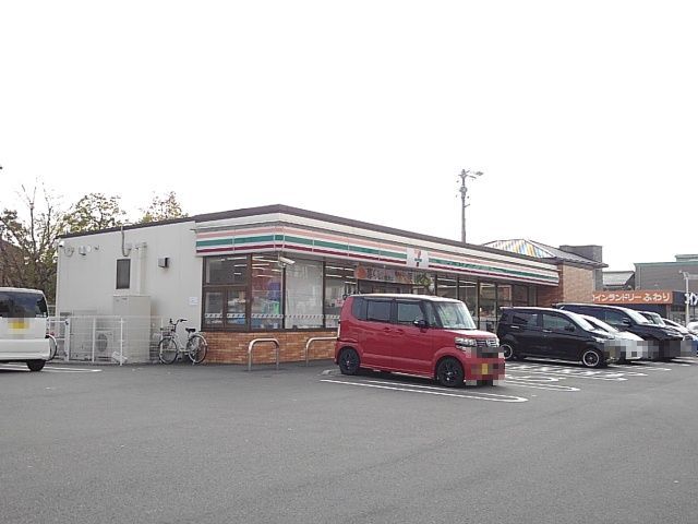 コンビニ　セブンイレブン十七軒町店（コンビニ）まで800m