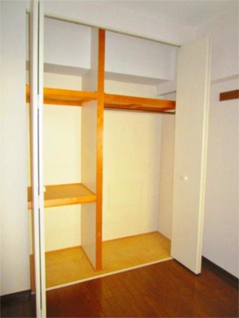 収納　各居室に収納有り