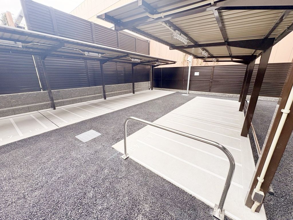 駐車場　庭