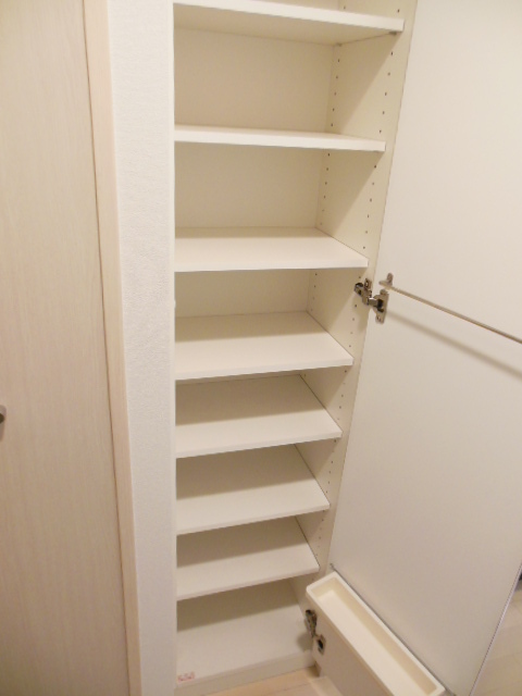 収納　傘やブーツも収納可能なシューズボックス