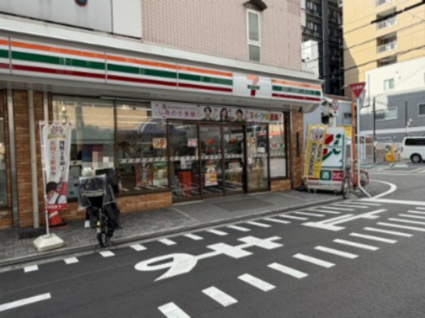 コンビニ　セブン-イレブン 大阪日本橋１丁目店（コンビニ）まで83m