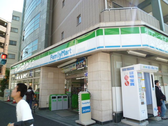 コンビニ　ファミリーマート武蔵中原駅前店（コンビニ）まで490m