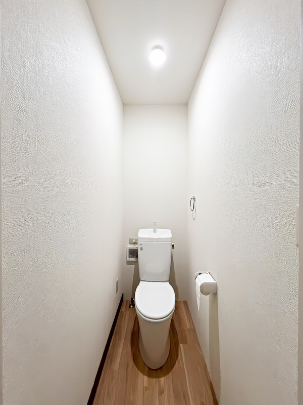 南海加太線 八幡前駅 徒歩19分 2階建 築56年のトイレ写真