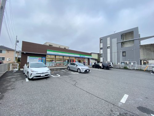 コンビニ　ファミリーマート みのり台駅前通り店（コンビニ）まで370m