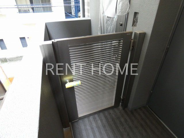 玄関　玄関ポーチ付きです