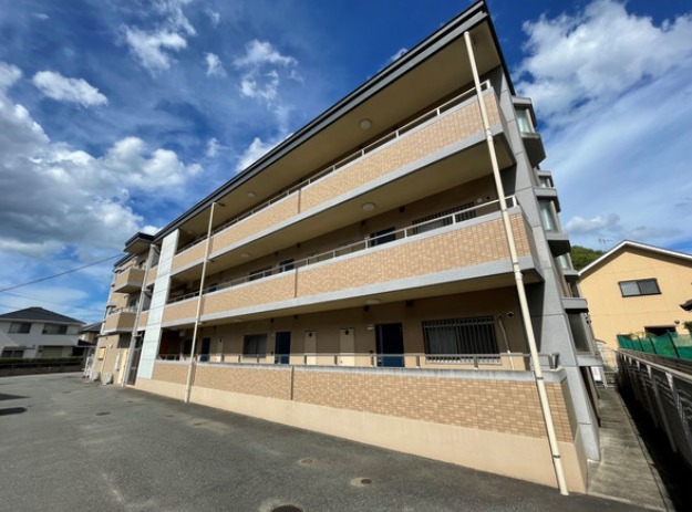 建物外観　最寄り駅徒歩6分圏内の人気マンションです