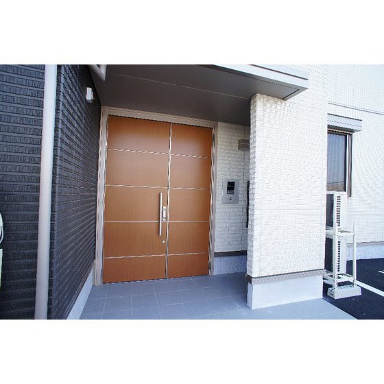 その他　共用エントランスにはオートロックあり