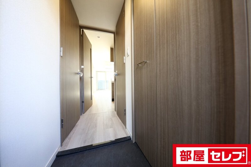 プレサンスTHE新栄の玄関写真