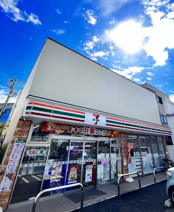コンビニ　セブンイレブン（コンビニ）まで240m