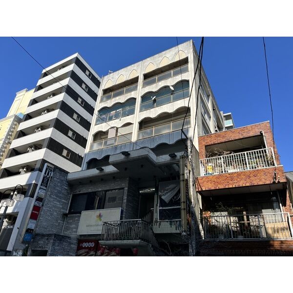 建物外観　建物外観。1・2階テナントの音が上階に聞こえる場合あり
