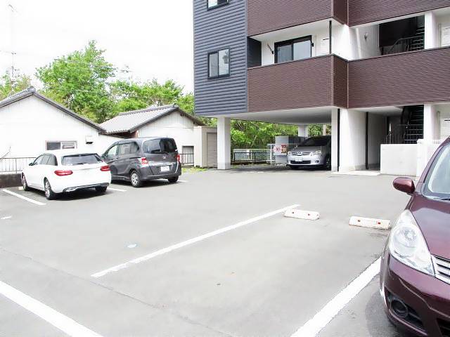 駐車場　駐車場