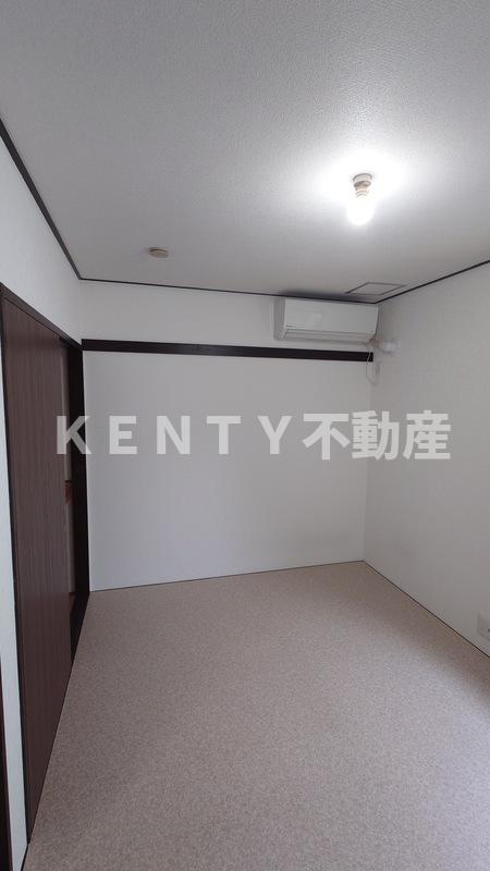 その他部屋・スペース　開放的な寝室です