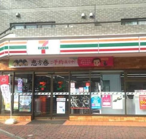 コンビニ　セブンイレブン 川崎梶ケ谷駅前店（コンビニ）まで43m