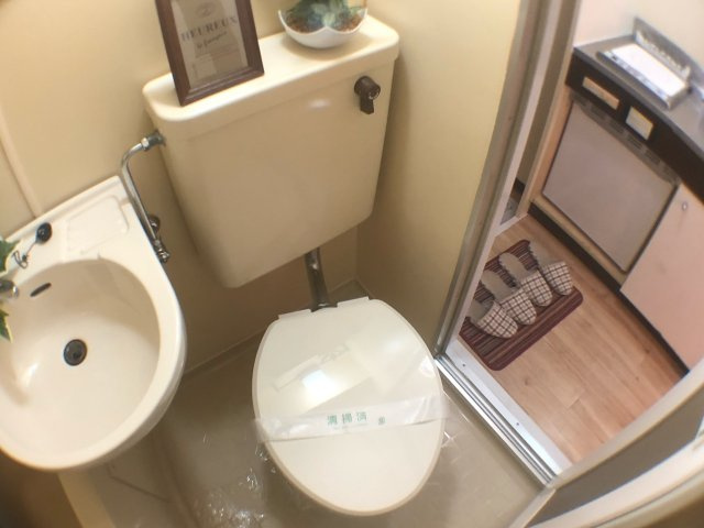 トイレ　シンプルで掃除のしやすいトイレです！