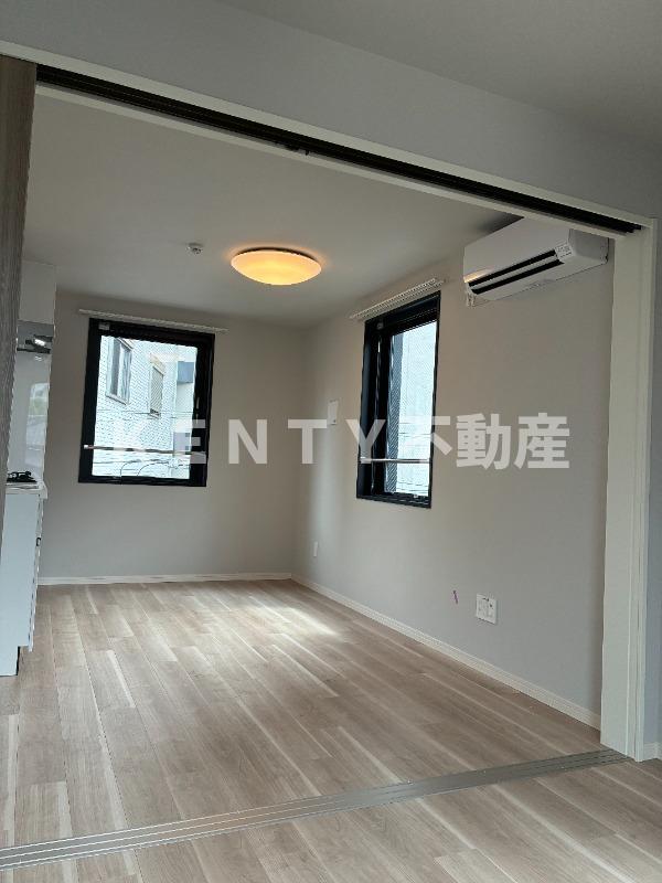 OAK VILLA Shinagawa Residenceの居間写真