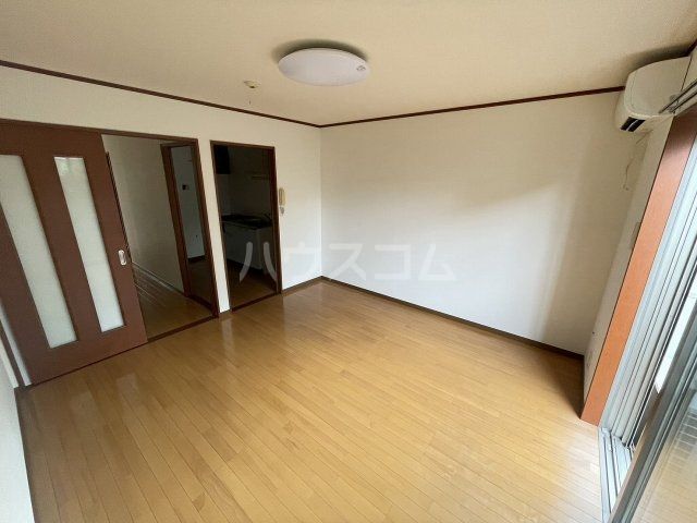 ルーヴル秋津Aの居間写真