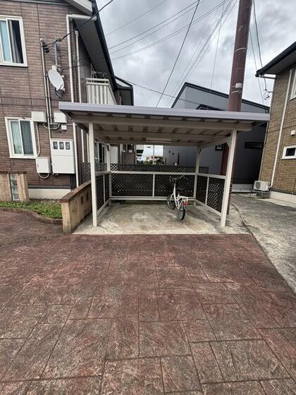 富山地鉄不二越上滝 南富山駅 バス乗車時間：30分 最寄りバス停で下車 徒歩5分 2階建 築21年の外観写真