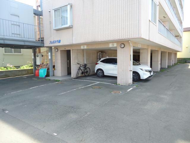 駐車場　駐車場