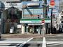 コンビニ　ファミリーマート（コンビニ）まで136m
