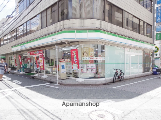 コンビニ　ファミリーマート（コンビニ）まで153m