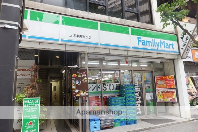 コンビニ　ファミリーマート（コンビニ）まで242m