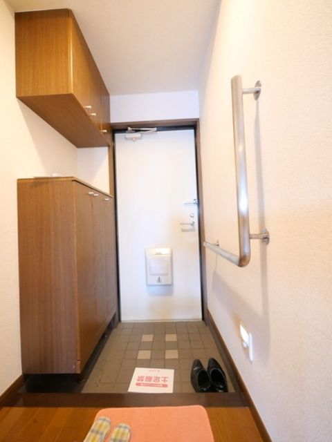 ワッフルハイツの玄関写真